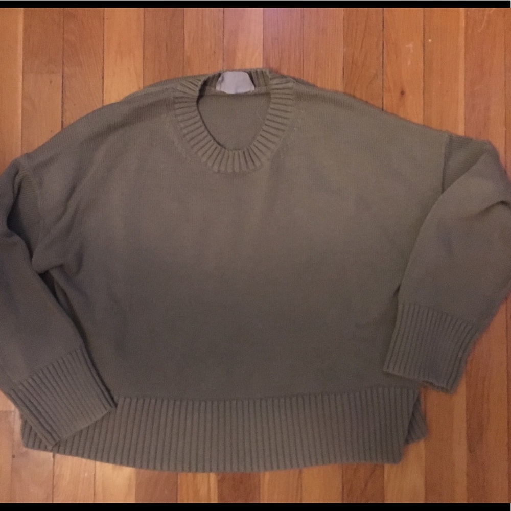 Everlane Soft Cotton Square Crew Green (not gray)